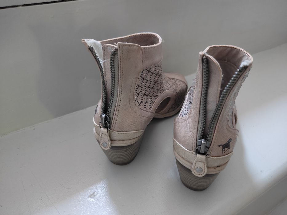 Botins de verão Mustang