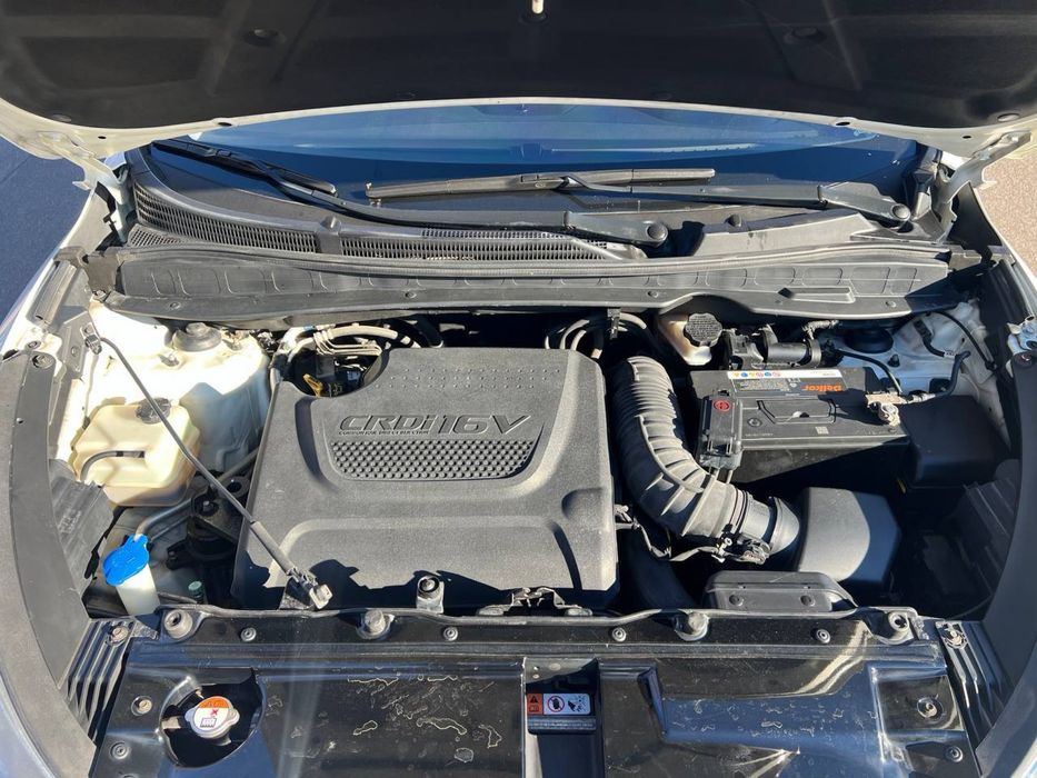 В продажу Hyundai Tucson/IX35 2 літра дизель передній привід із Кореї