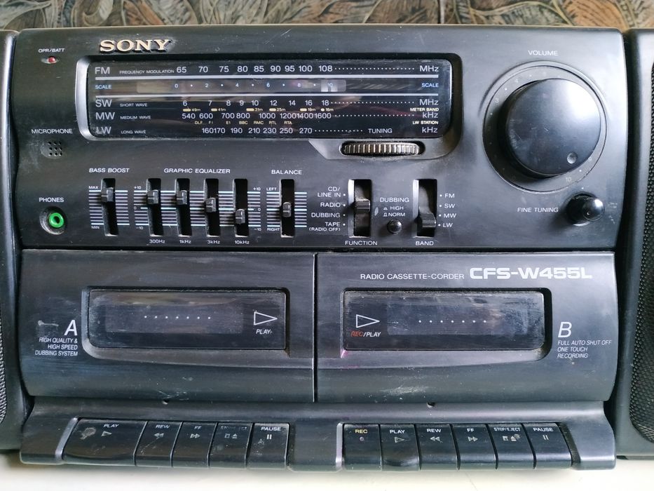 Продам магнитофон Sonny CFS W455L
