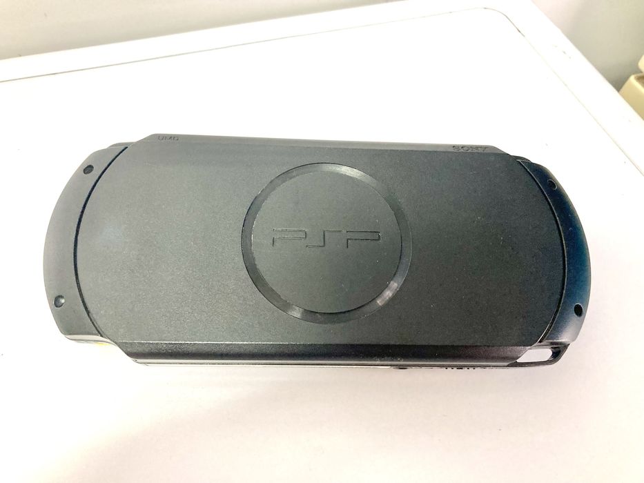 PSP E1004 + 5500 Jogos (Cartão 64GB) + Carregador