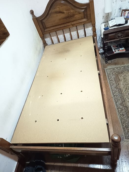 Cama de solteiro com um 197 cm de comprimento e 101cm de largura