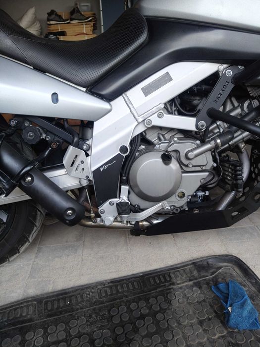 Zaślepka ramy suzuki DL 650 1000 V-Strom