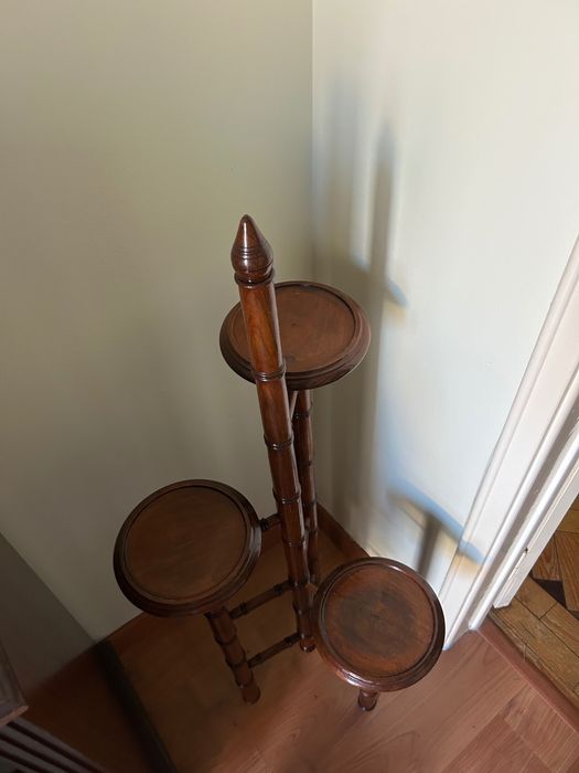 Estante interior p/ plantas em madeira