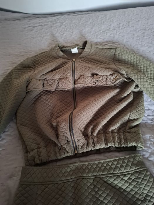 Kostium w kolorze khaki rozmiar M