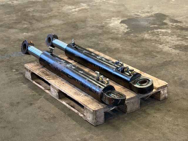SIŁOWNIK hydrauliczny do wiertnicy L-1490 używany komplet 2 szt