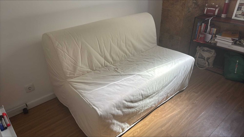 Sofá-cama IKEA LYCKSELE LÖVÅS 2 lugares + 2 capas (cru e verde)
