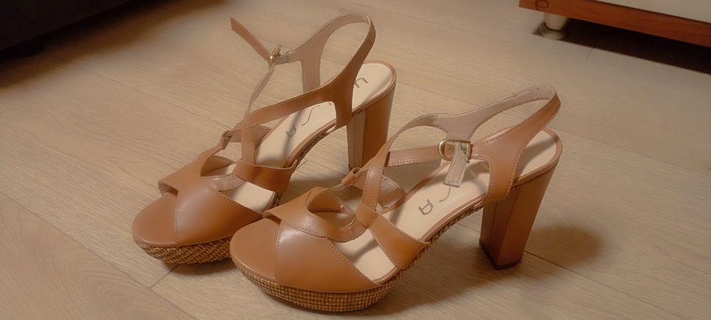 Босоніжки 39 розмір