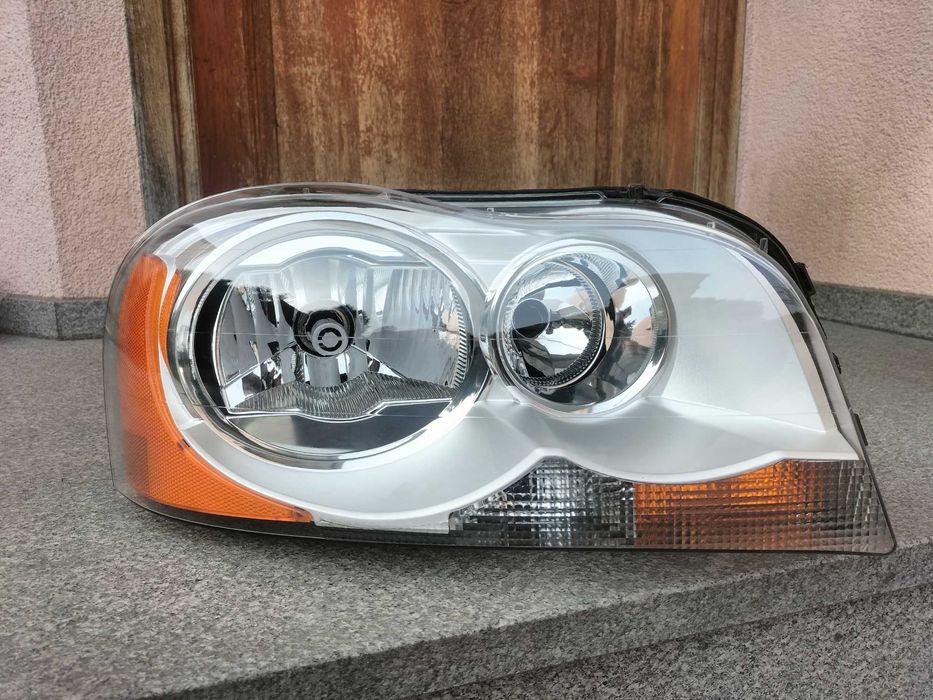 Volvo XC90 I lampa prawa xenon
