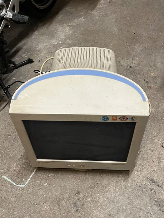 Monitor SyncMaster 957DF a funcionar