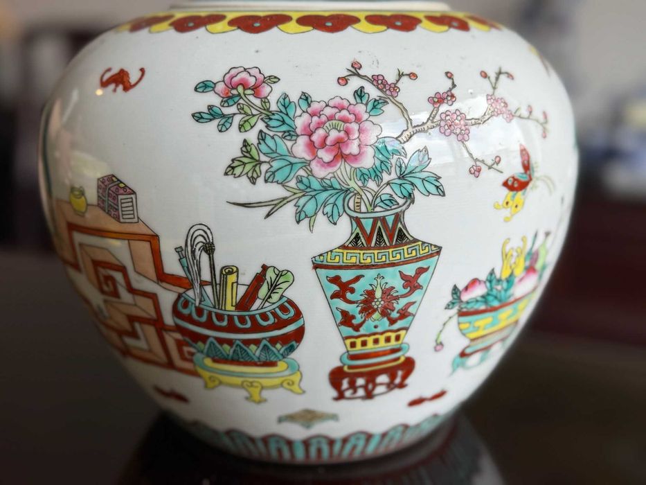 Jarro chinês com tampa em porcelana