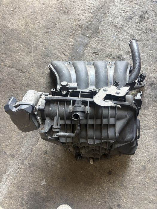 Kolektor ssący przepustnica bmw e90 e91 e92 e81 e87 n43 320i 318i