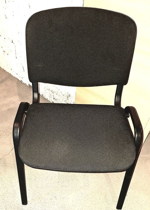 Brązowe krzesło konferencyjne