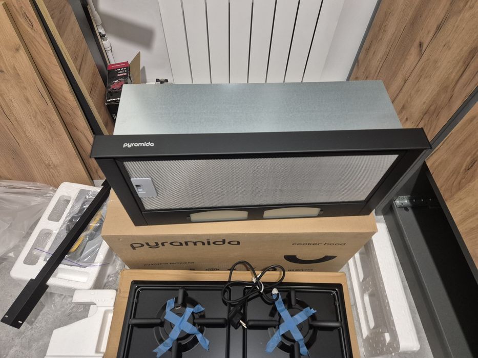 Комплект газова плита pyramida PFE 604 BL H та витяжка Pyramida TL 60 BL нове