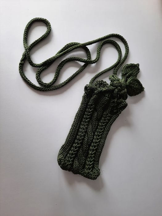 Zgniła zieleń zielony warkocze sznurkowy hand made etui telefon liście