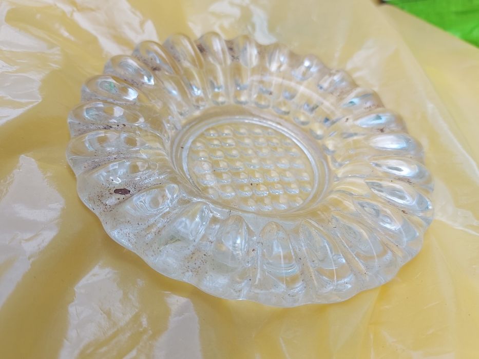 Popielniczka szklana z czasów PRL