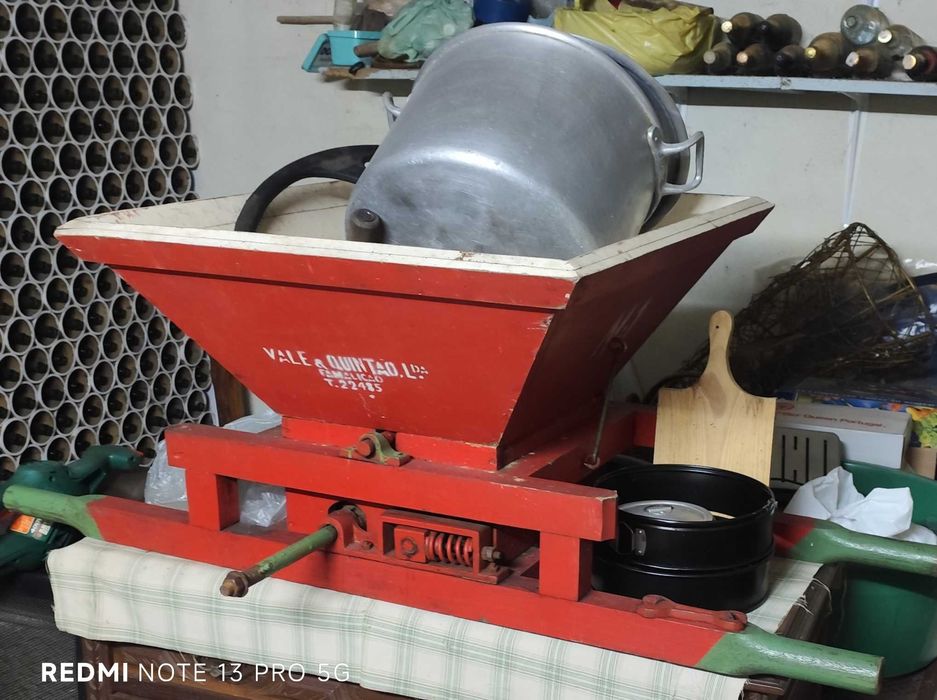 Esmagador de Uvas Manual