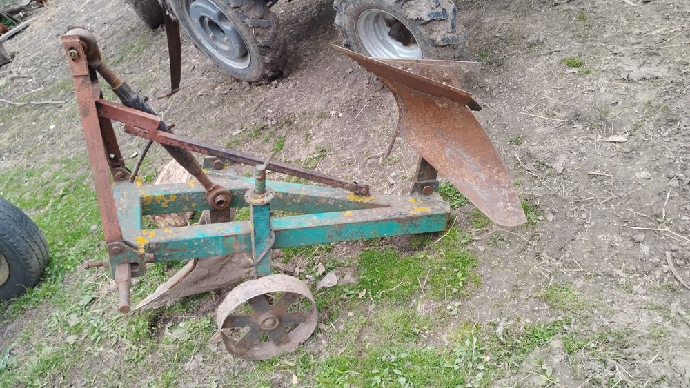 Плуг два корпуси по 25 см