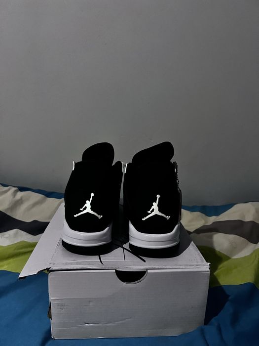 Jordan 4 white thunder