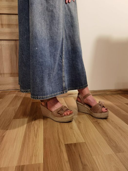 Buty na koturnie 37