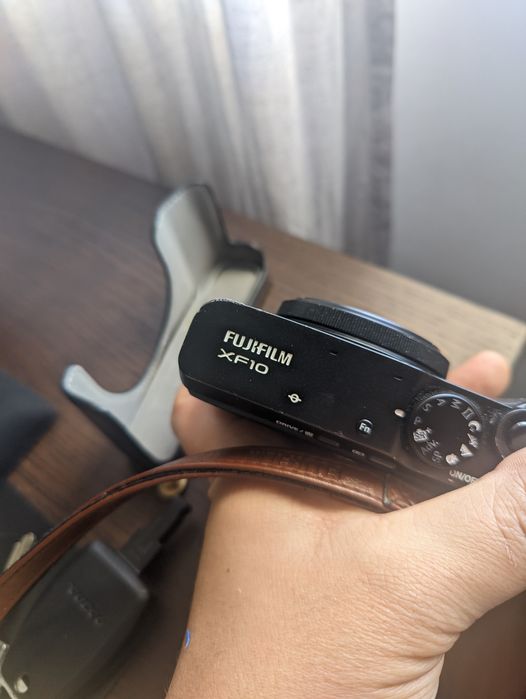 Fujifilm XF10 + leather cover + fita de pulso pele + SD 32GB