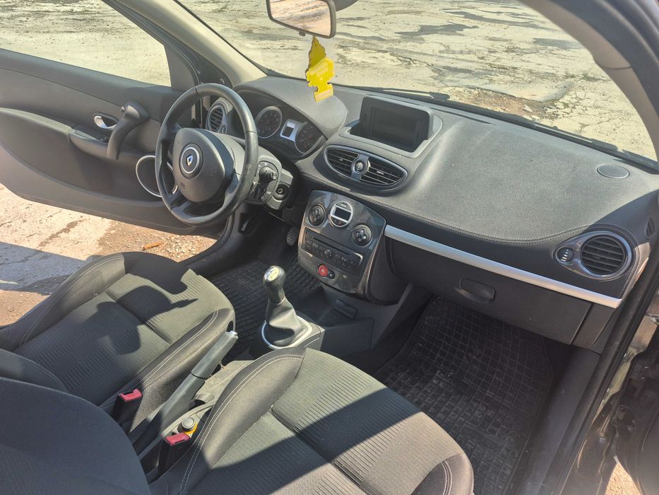 samochód RENAULT CLIO 1.2 2011