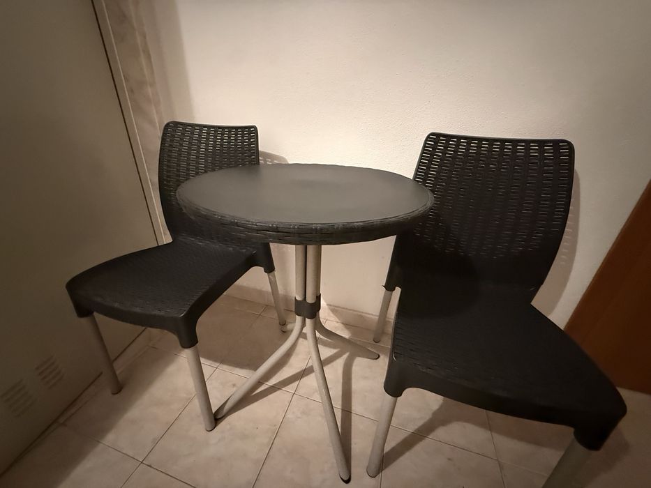 Conjunto de Jardim Leroy Merlin – Mesa Redonda + 2 Cadeiras