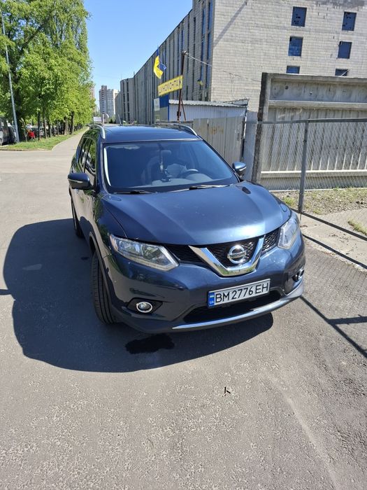 Машина Nissan Rogg