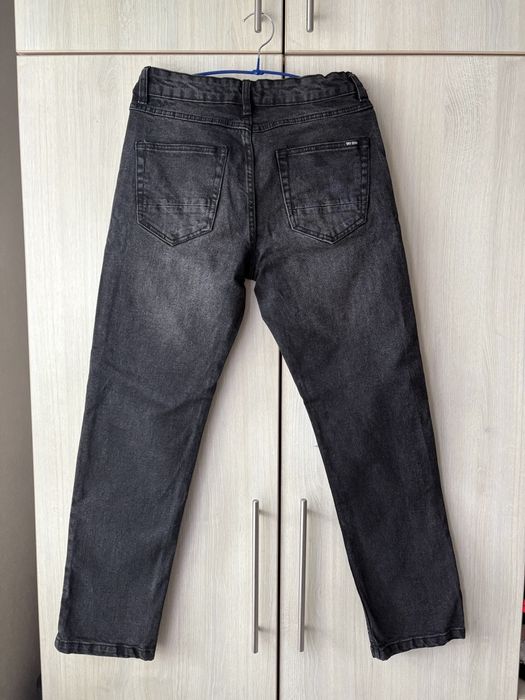 Класичні джинси на підлітка