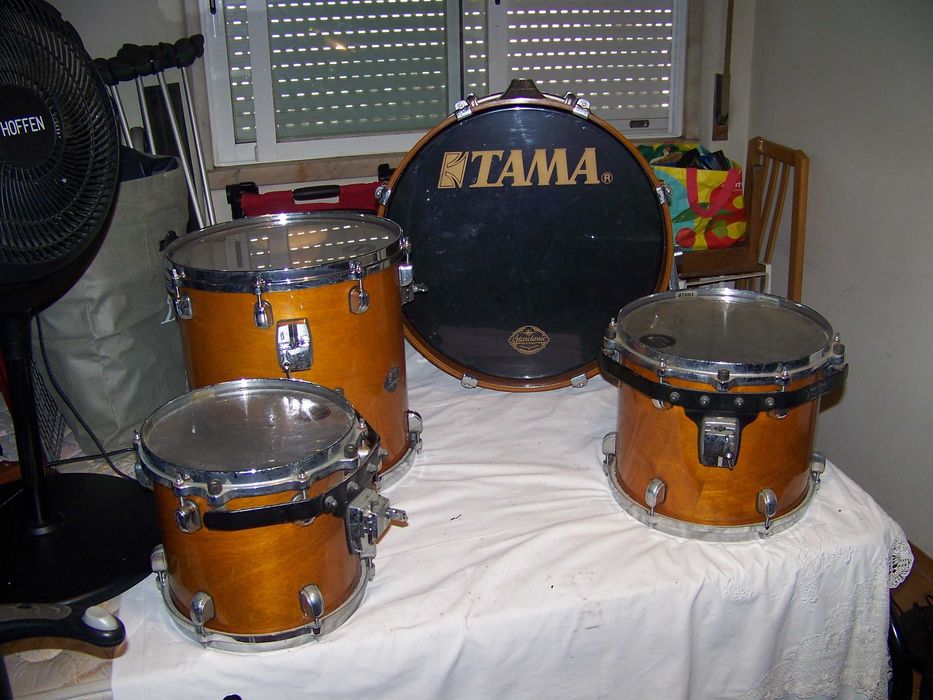 tambores de uma bateria TAMA star classic