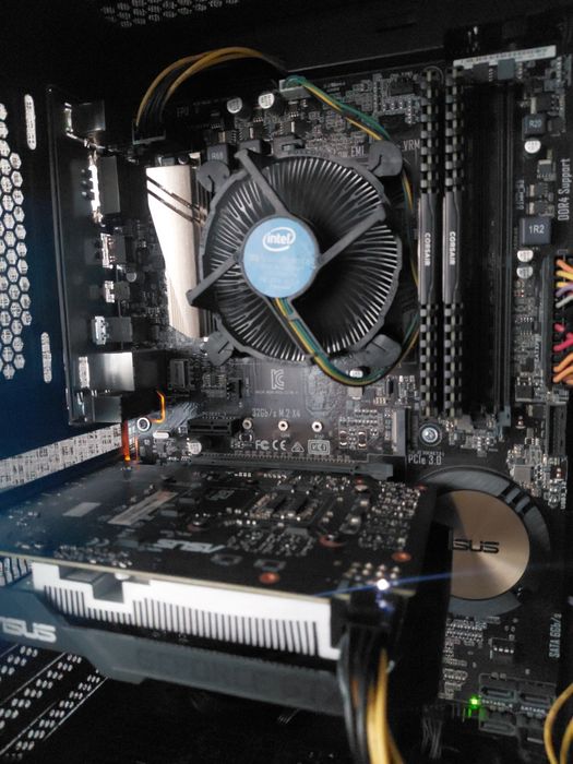 Core i5-6400 / Asus Z170-P / Corsair Vengeance LPX DDR4 2×4