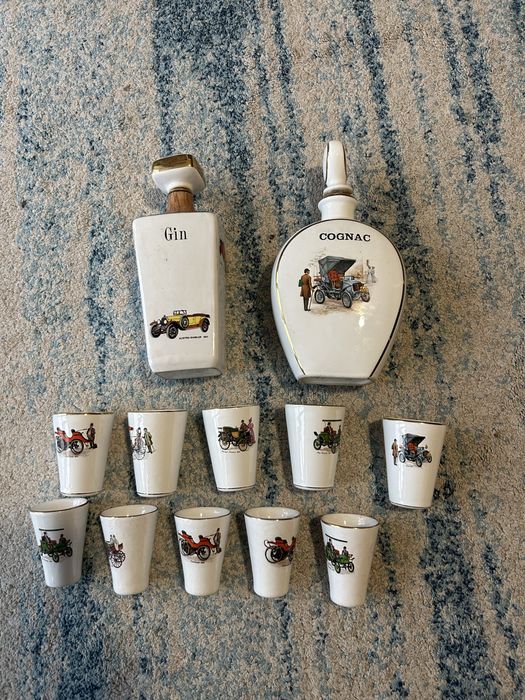 Garrafas e copos porcelana ELPA e Estatuària