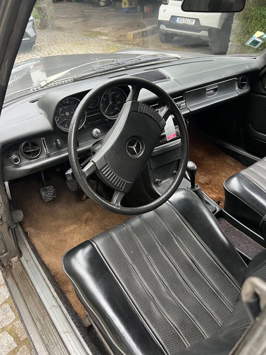 Mercedes Benz 220D (W115) - Negociável
