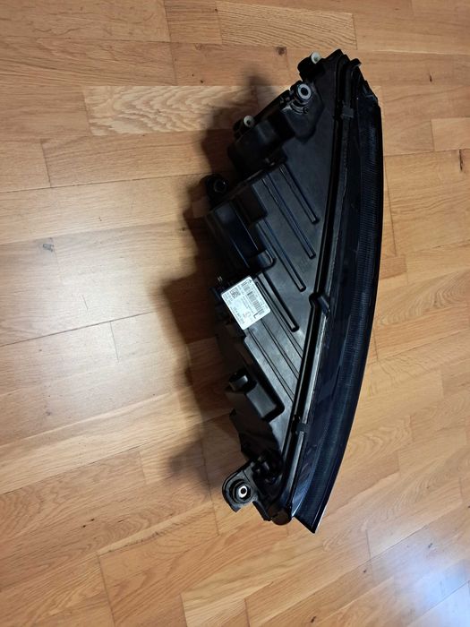 Lampa lewa przód Skoda Oktavia