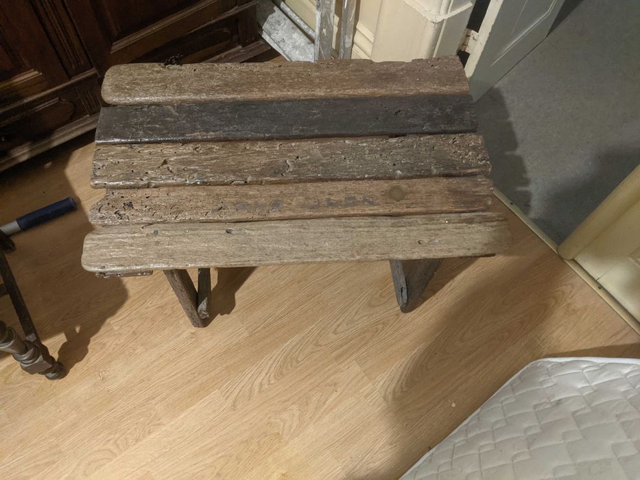 Mesa de centro em madeira da praia