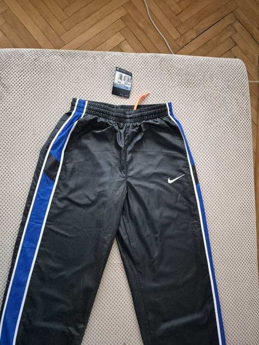 Nowe Spodnie Nike sportowe ortalionowe 137-147 M 10-12 YRS