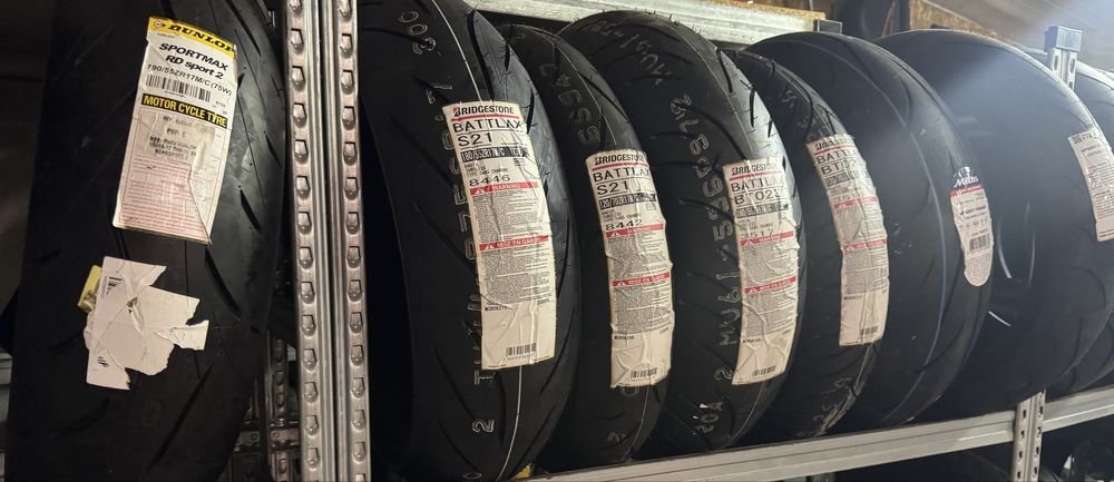 Pneus mota Bridgestone s21 120/70-17 e o 180/55-17 novo