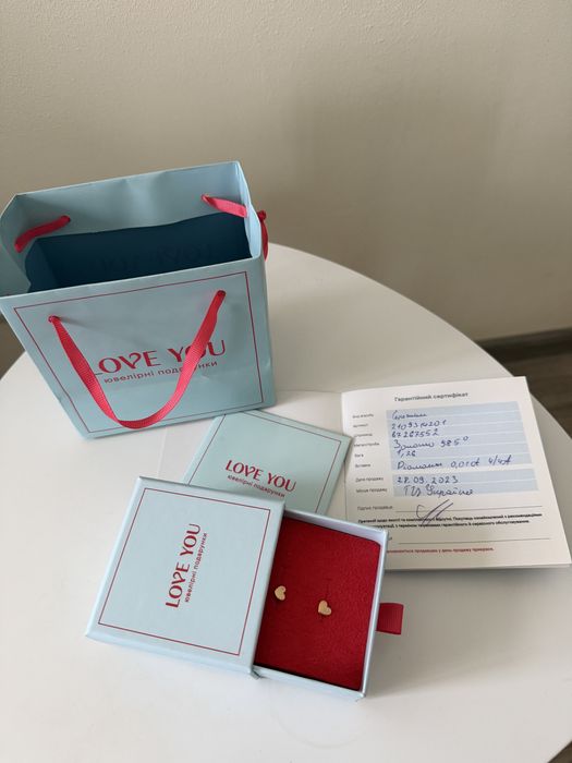 Сережки з червоного золота з діамантом у формі сердечка