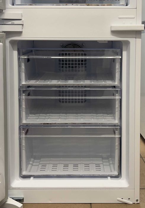 Outlet Agd: Chłodziarko zamrażarka Beko BCNA306E4SN Warszawa