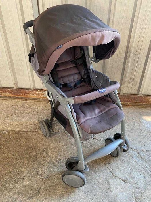 Carrinho bébé Chicco,usado em muito bom estado. Com ovo para automóvel