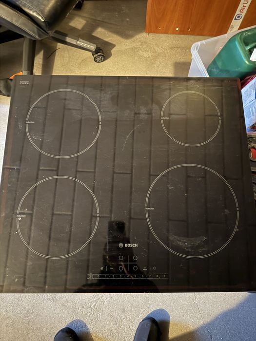 Plyra indukcyjna bosch pie611f17e przepalona