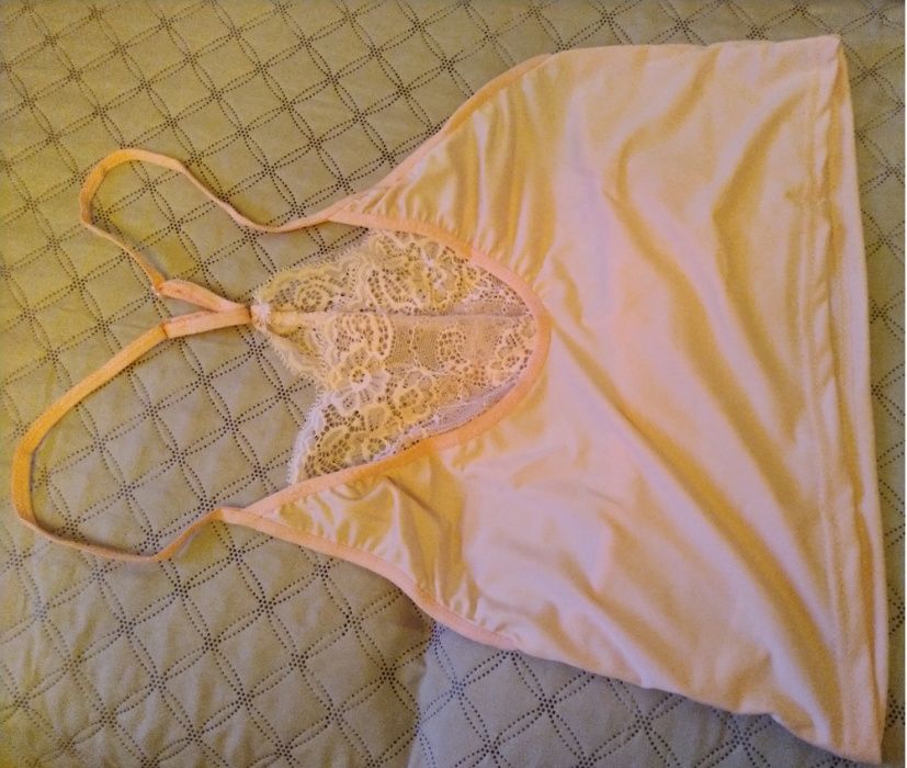 Top de tiras de renda sem mangas