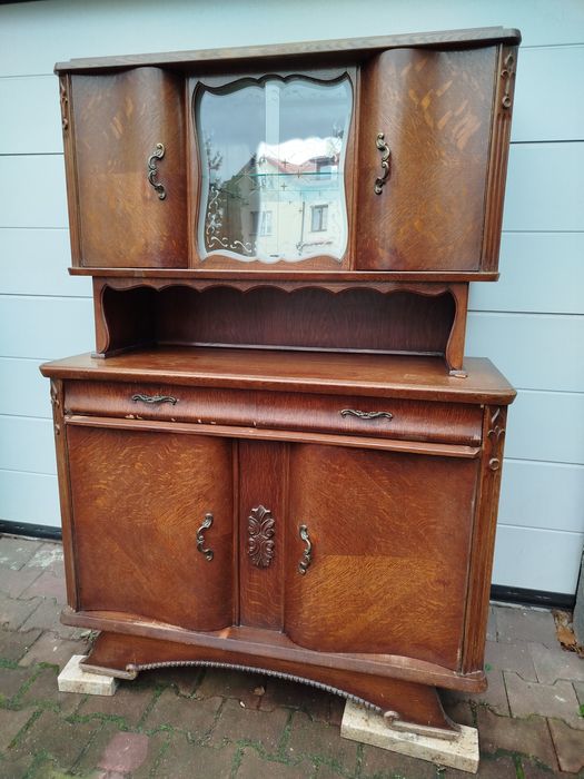 Stary kredens przedwojenny