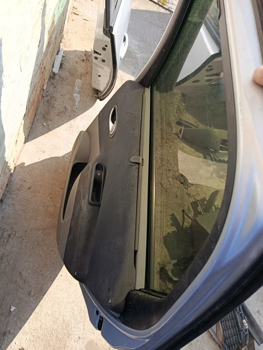 Дверь задняя правая  колір TED69  RENAULT SCENIC 2 2006-2009