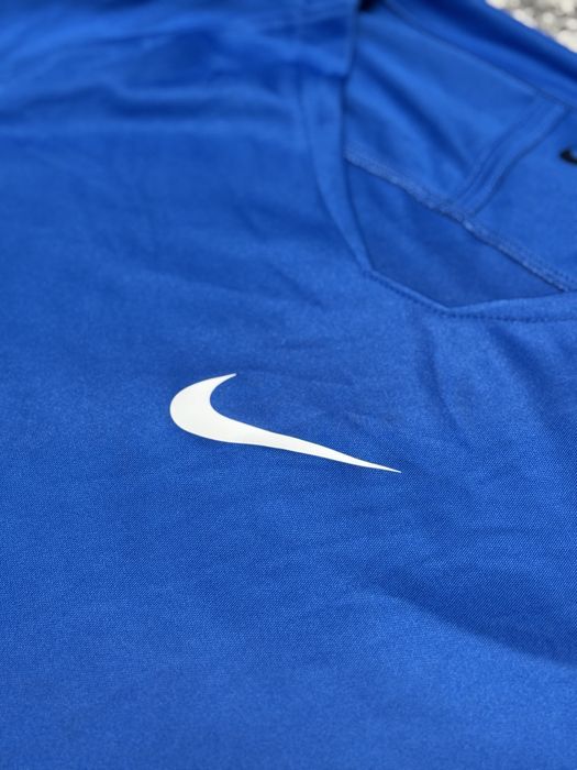 Спортивний жіночий лонгслів з розрізами для пальчиків від Nike, S/M