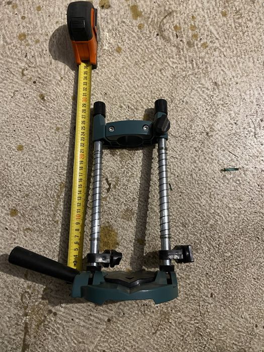 Prowadnica wiertarska obrotowa do wiertarek