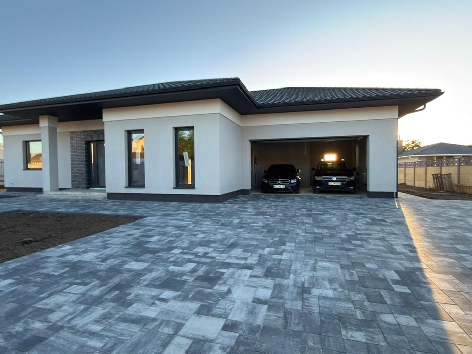 Продам будинок з гаражем на два авто  в селі Боратин