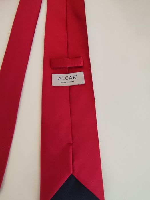Gravata vermelha Alcan