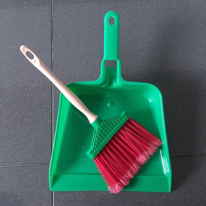 Conjunto de Pá + Vassoura Pequena Verde