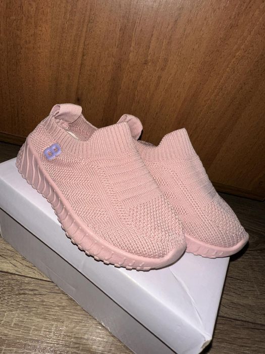 Продам взуття  для дівчинки