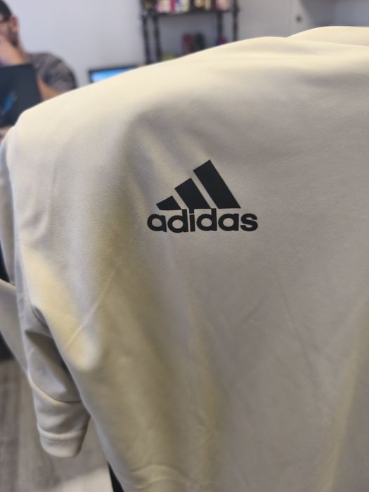 Vendo t-shirt de treino do Benfica (portes incluídos)